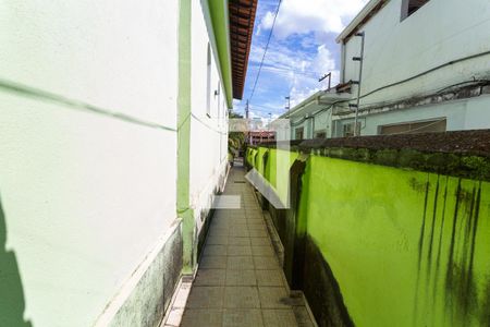 Casa à venda com 337m², 3 quartos e 3 vagas Casa à venda com 337m², 3 quartos e 3 vagasCorredor de Acesso Lateral