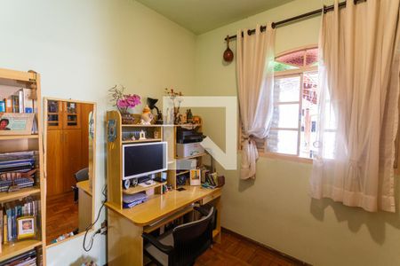 Casa à venda com 337m², 3 quartos e 3 vagas Casa à venda com 337m², 3 quartos e 3 vagasQuarto 2