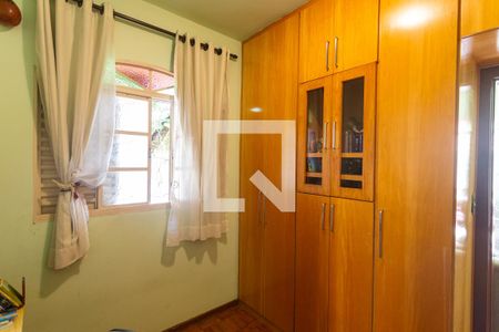 Casa à venda com 337m², 3 quartos e 3 vagas Casa à venda com 337m², 3 quartos e 3 vagasQuarto 2