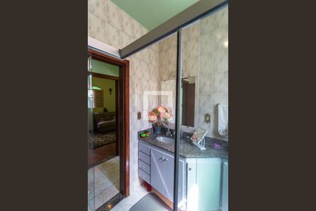 Casa à venda com 337m², 3 quartos e 3 vagas Casa à venda com 337m², 3 quartos e 3 vagasBanheiro Social