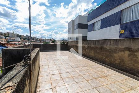 Casa à venda com 337m², 3 quartos e 3 vagas Casa à venda com 337m², 3 quartos e 3 vagasTerraço