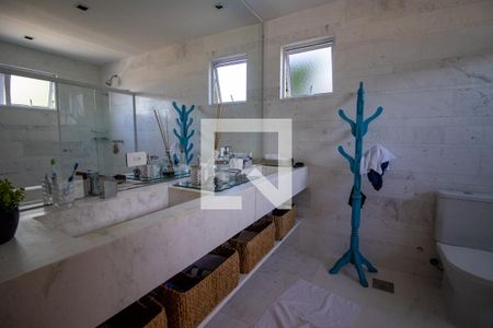 Casa de condomínio à venda com 210m², 4 quartos e 4 vagas Casa de condomínio à venda com 210m², 4 quartos e 4 vagasBanheiro do Quarto 1