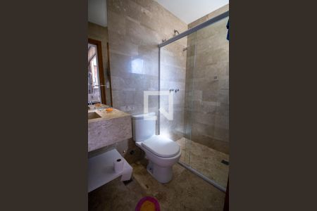 Casa de condomínio à venda com 210m², 4 quartos e 4 vagas Casa de condomínio à venda com 210m², 4 quartos e 4 vagasBanheiro do Quarto 2