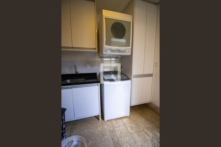 Casa de condomínio à venda com 210m², 4 quartos e 4 vagas Casa de condomínio à venda com 210m², 4 quartos e 4 vagasÁrea de Serviço