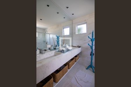 Casa de condomínio à venda com 210m², 4 quartos e 4 vagas Casa de condomínio à venda com 210m², 4 quartos e 4 vagasBanheiro do Quarto 1