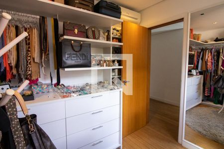 Casa de condomínio à venda com 210m², 4 quartos e 4 vagas Casa de condomínio à venda com 210m², 4 quartos e 4 vagasQuarto 2