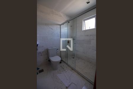 Casa de condomínio à venda com 210m², 4 quartos e 4 vagas Casa de condomínio à venda com 210m², 4 quartos e 4 vagasBanheiro do Quarto 1