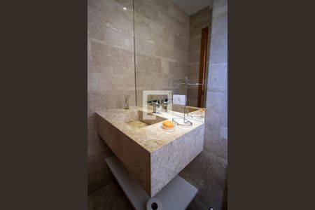 Casa de condomínio à venda com 210m², 4 quartos e 4 vagas Casa de condomínio à venda com 210m², 4 quartos e 4 vagasBanheiro do Quarto 2