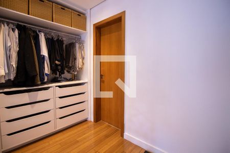 Casa de condomínio à venda com 210m², 4 quartos e 4 vagas Casa de condomínio à venda com 210m², 4 quartos e 4 vagasQuarto 1