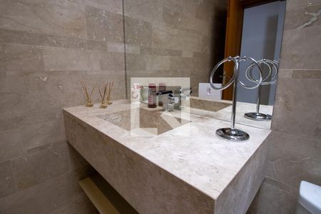 Casa de condomínio à venda com 210m², 4 quartos e 4 vagas Casa de condomínio à venda com 210m², 4 quartos e 4 vagasBanheiro do Quarto 4