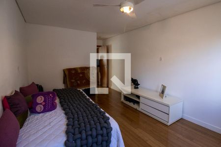 Casa de condomínio à venda com 210m², 4 quartos e 4 vagas Casa de condomínio à venda com 210m², 4 quartos e 4 vagasQuarto 4