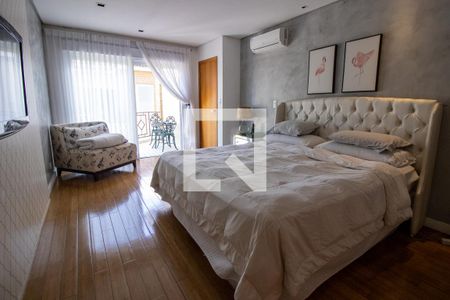 Casa de condomínio à venda com 210m², 4 quartos e 4 vagas Casa de condomínio à venda com 210m², 4 quartos e 4 vagasQuarto 1