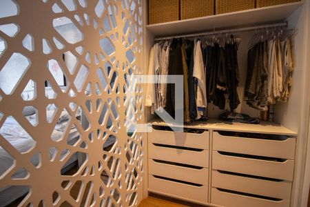 Casa de condomínio à venda com 210m², 4 quartos e 4 vagas Casa de condomínio à venda com 210m², 4 quartos e 4 vagasQuarto 1