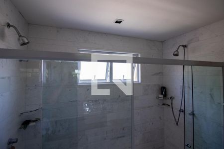 Casa de condomínio à venda com 210m², 4 quartos e 4 vagas Casa de condomínio à venda com 210m², 4 quartos e 4 vagasBanheiro do Quarto 1