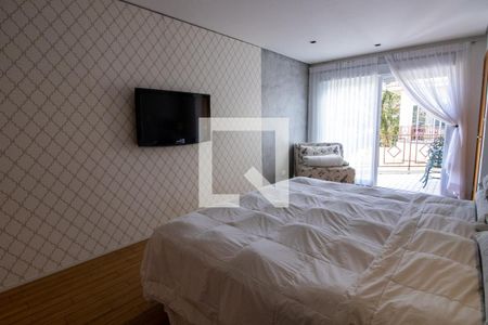 Casa de condomínio à venda com 210m², 4 quartos e 4 vagas Casa de condomínio à venda com 210m², 4 quartos e 4 vagasQuarto 1