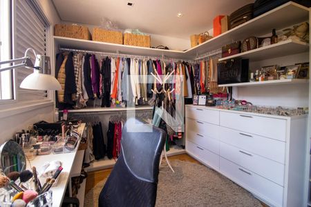 Casa de condomínio à venda com 210m², 4 quartos e 4 vagas Casa de condomínio à venda com 210m², 4 quartos e 4 vagasQuarto 2