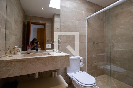 Casa de condomínio à venda com 210m², 4 quartos e 4 vagas Casa de condomínio à venda com 210m², 4 quartos e 4 vagasBanheiro do Quarto 4