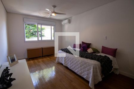 Casa de condomínio à venda com 210m², 4 quartos e 4 vagas Casa de condomínio à venda com 210m², 4 quartos e 4 vagasQuarto 4