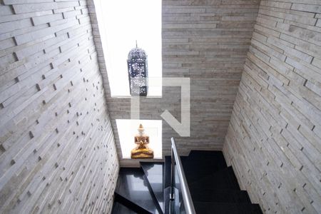 Casa de condomínio à venda com 210m², 4 quartos e 4 vagas Casa de condomínio à venda com 210m², 4 quartos e 4 vagasEscada