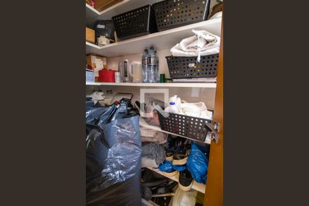 Casa de condomínio à venda com 210m², 4 quartos e 4 vagas Casa de condomínio à venda com 210m², 4 quartos e 4 vagasÁrea de Serviço