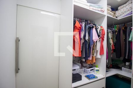 Casa de condomínio à venda com 145m², 3 quartos e 2 vagas Casa de condomínio à venda com 145m², 3 quartos e 2 vagasCloset da Suíte 1