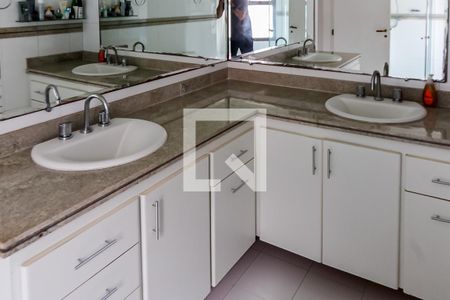 Apartamento à venda com 150m², 3 quartos e 3 vagasBanheiro do Quarto 1 - Suíte