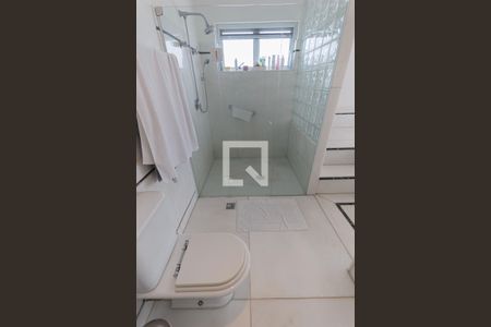 Casa para alugar com 1200m², 5 quartos e 8 vagas Casa para alugar com 1200m², 5 quartos e 8 vagasBanheiro da Suíte 3