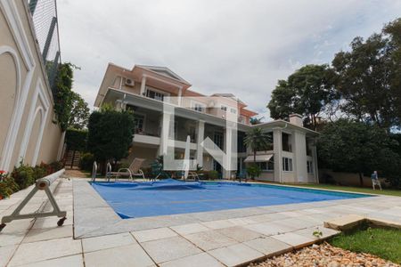 Casa para alugar com 1200m², 5 quartos e 8 vagas Casa para alugar com 1200m², 5 quartos e 8 vagasÁrea comum - Piscina