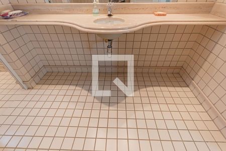 Casa para alugar com 1200m², 5 quartos e 8 vagas Casa para alugar com 1200m², 5 quartos e 8 vagasbanheiro 8