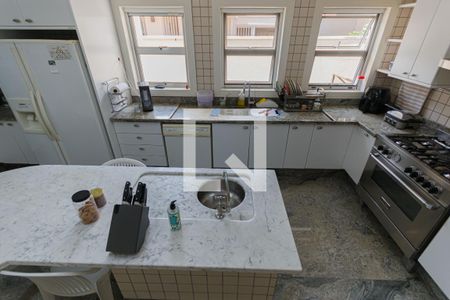 Casa para alugar com 1200m², 5 quartos e 8 vagas Casa para alugar com 1200m², 5 quartos e 8 vagascozinha