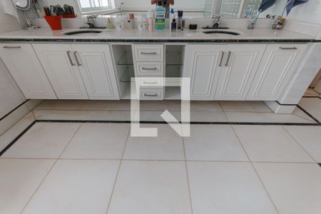 Casa para alugar com 1200m², 5 quartos e 8 vagas Casa para alugar com 1200m², 5 quartos e 8 vagasBanheiro da Suíte 3