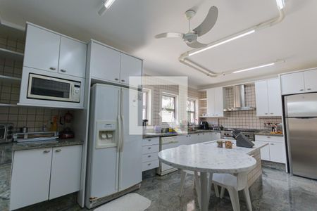 Casa para alugar com 1200m², 5 quartos e 8 vagas Casa para alugar com 1200m², 5 quartos e 8 vagascozinha