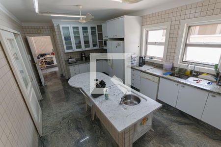 Casa para alugar com 1200m², 5 quartos e 8 vagas Casa para alugar com 1200m², 5 quartos e 8 vagascozinha