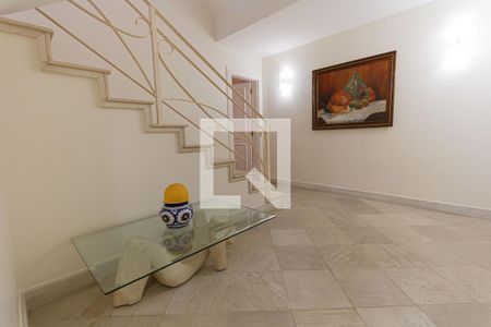 Casa para alugar com 1200m², 5 quartos e 8 vagas Casa para alugar com 1200m², 5 quartos e 8 vagasescada