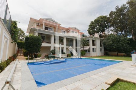 Casa para alugar com 1200m², 5 quartos e 8 vagas Casa para alugar com 1200m², 5 quartos e 8 vagasÁrea comum - Piscina