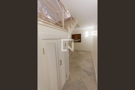 Casa para alugar com 1200m², 5 quartos e 8 vagas Casa para alugar com 1200m², 5 quartos e 8 vagasescada