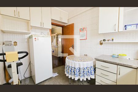 Apartamento à venda com 200m², 5 quartos e 2 vagas Apartamento à venda com 200m², 5 quartos e 2 vagasCozinha 01