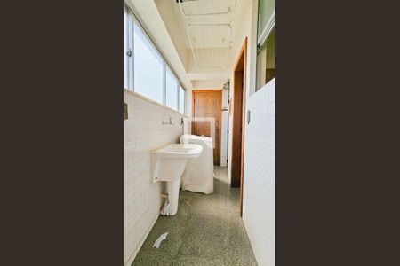 Apartamento à venda com 200m², 5 quartos e 2 vagas Apartamento à venda com 200m², 5 quartos e 2 vagasÁrea de Serviço