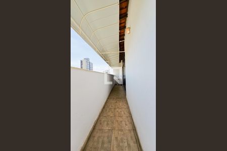 Apartamento à venda com 200m², 5 quartos e 2 vagas Apartamento à venda com 200m², 5 quartos e 2 vagasTerraço