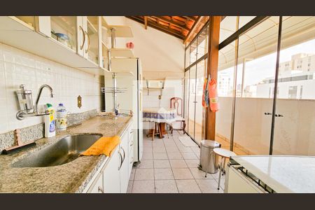 Apartamento à venda com 200m², 5 quartos e 2 vagas Apartamento à venda com 200m², 5 quartos e 2 vagasCozinha 02