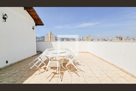 Apartamento à venda com 200m², 5 quartos e 2 vagas Apartamento à venda com 200m², 5 quartos e 2 vagasTerraço