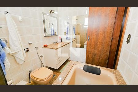 Apartamento à venda com 200m², 5 quartos e 2 vagas Apartamento à venda com 200m², 5 quartos e 2 vagasBanheiro Suite 01