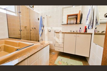 Apartamento à venda com 200m², 5 quartos e 2 vagas Apartamento à venda com 200m², 5 quartos e 2 vagasBanheiro Suite 01