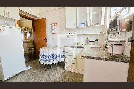 Apartamento à venda com 200m², 5 quartos e 2 vagas Apartamento à venda com 200m², 5 quartos e 2 vagasCozinha 01