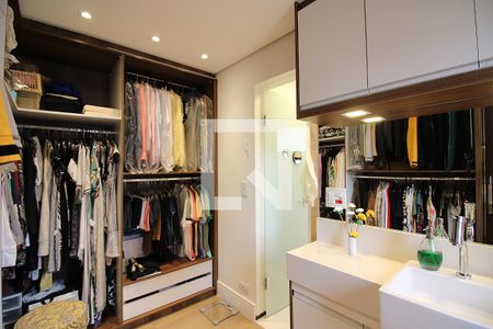 Apartamento à venda com 155m², 3 quartos e 2 vagasCloset e Banheiro da Suíte 2