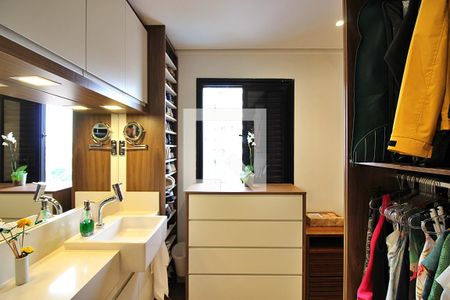 Apartamento à venda com 155m², 3 quartos e 2 vagasCloset e Banheiro da Suíte 2