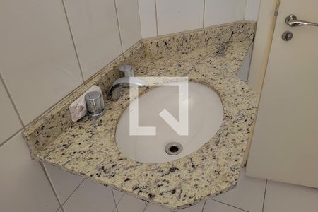 Apartamento à venda com 132m², 3 quartos e 2 vagas Apartamento à venda com 132m², 3 quartos e 2 vagasBanheiro da Suíte