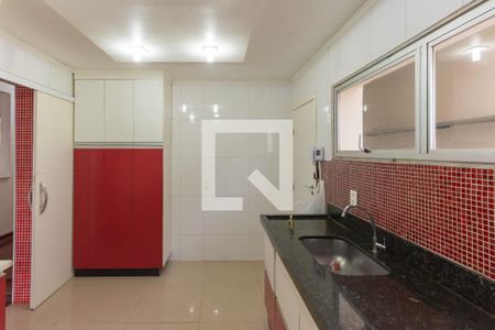 Casa à venda com 283m², 4 quartos e 4 vagas Casa à venda com 283m², 4 quartos e 4 vagasCozinha