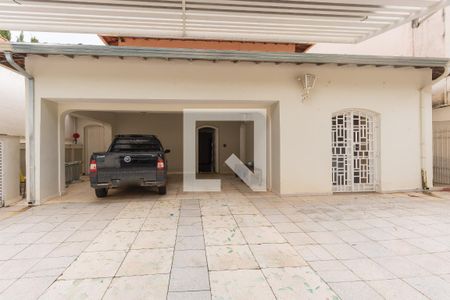 Casa à venda com 283m², 4 quartos e 4 vagas Casa à venda com 283m², 4 quartos e 4 vagasFachada