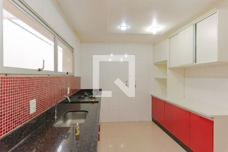 Casa à venda com 283m², 4 quartos e 4 vagas Casa à venda com 283m², 4 quartos e 4 vagasCozinha